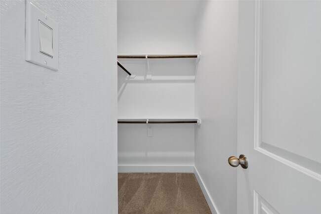 Building Photo - 1806 Schweikhardt St