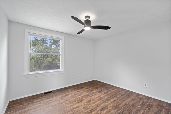Building Photo - PLEASANT RUN - Well cared for 3 bed ranch ...