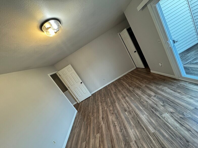 Building Photo - 800 Brewster St