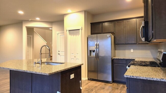 Building Photo - Luxury living in Lacey!