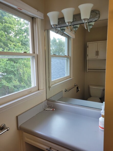 Building Photo - 1405 Karr Ln