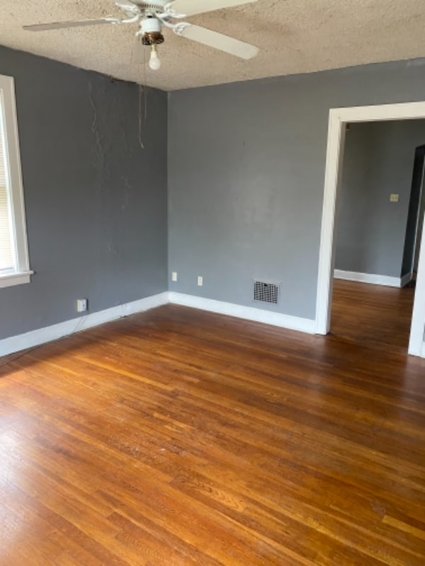 Building Photo - 1115 Rossmore Ave