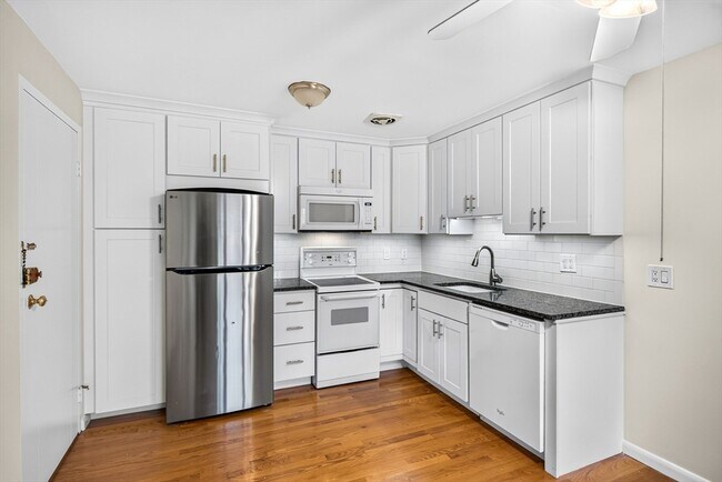 Building Photo - 190 Mt Auburn St