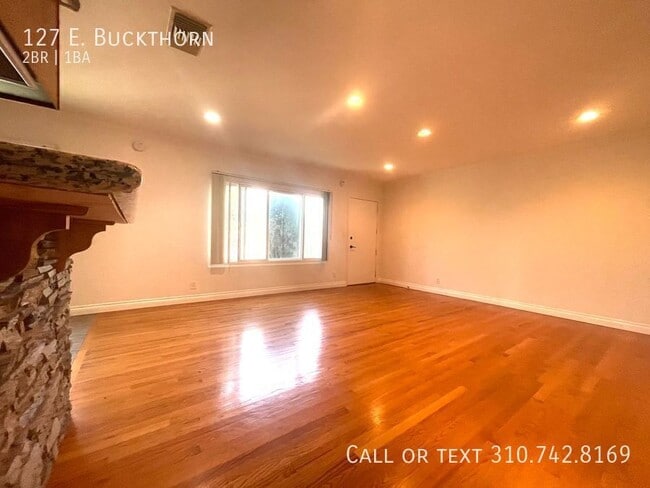 Building Photo - 127 E. Buckthorn-