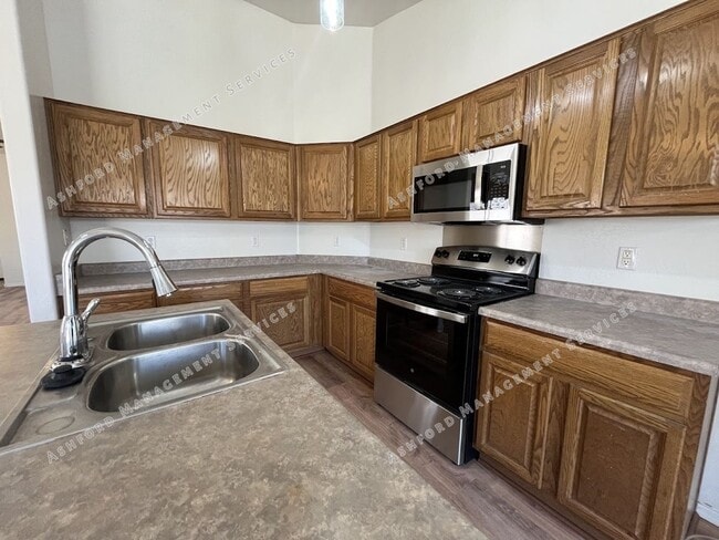 Building Photo - 2046 S 171st Dr