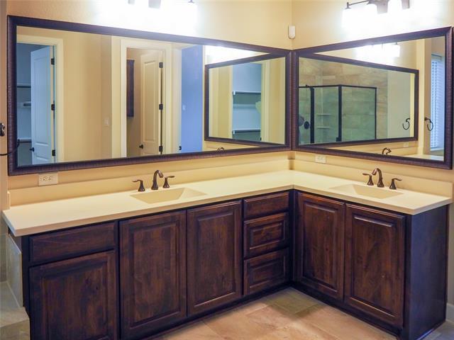 Building Photo - 400 Sunflower Ave