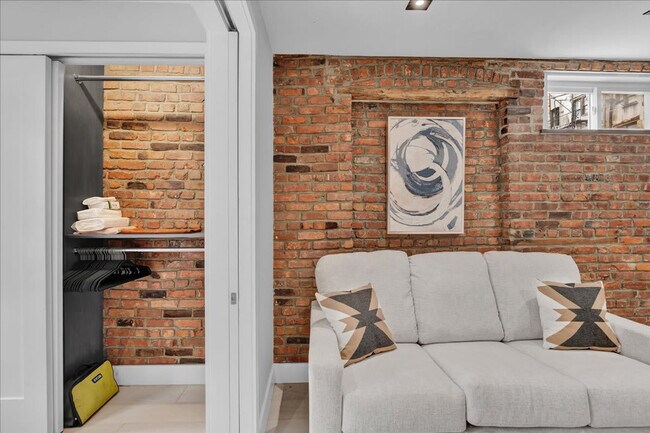 Building Photo - 120 Mulberry St