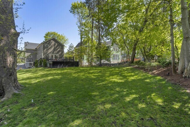 Building Photo - 265 Jackson St