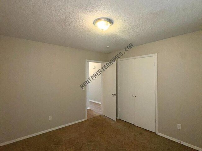 Building Photo - 11629 Kings Cir