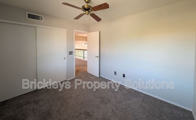 Building Photo - 2340 W Myrtle Dr