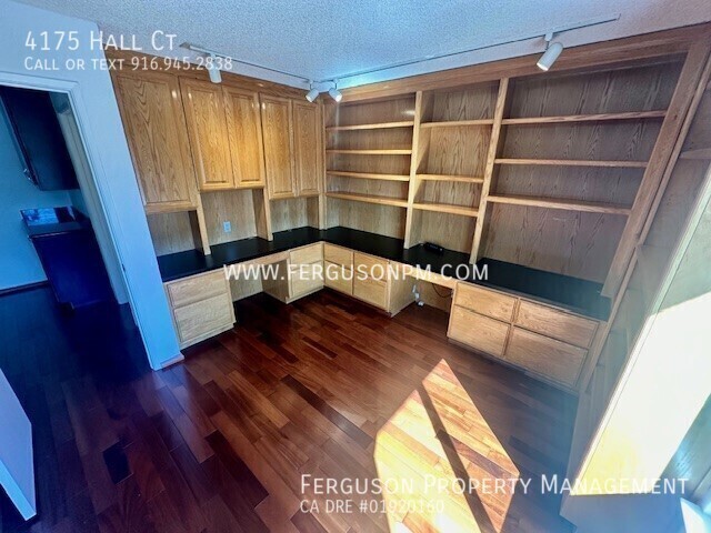 Building Photo - 4175 Hall Ct