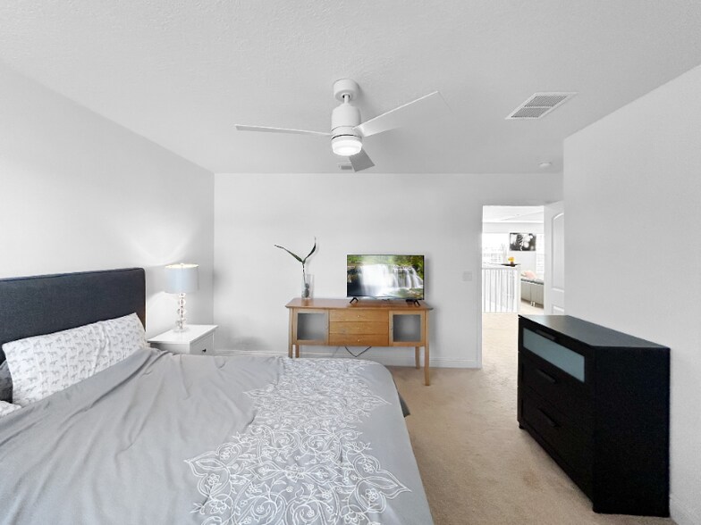 Building Photo - 9714 Provencal Ave