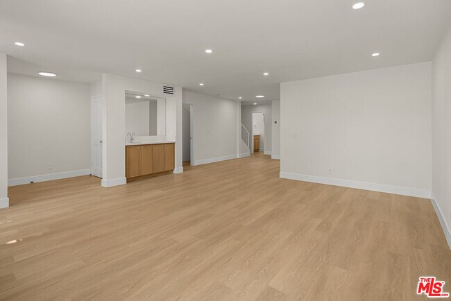 Building Photo - 11759 Gateway Blvd