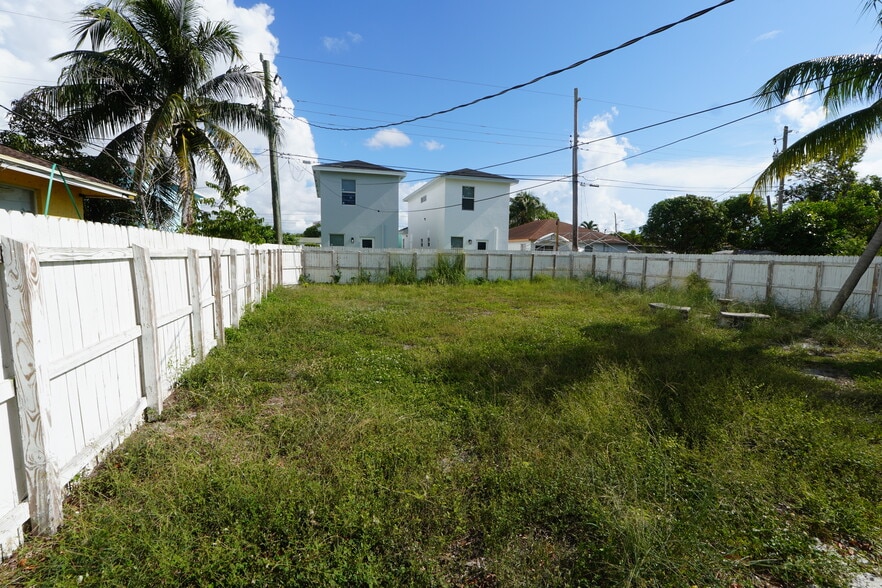 Building Photo - 431 NW 12th Ave