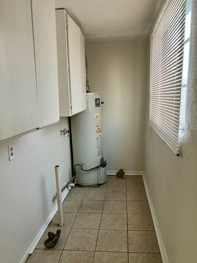 Building Photo - 2 Bedroom Home For Rent!