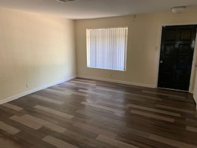 Building Photo - 3/2 Brick Home near USA campus