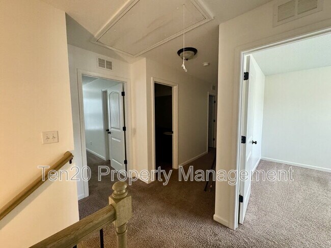 Building Photo - 5037 Lexington Ln
