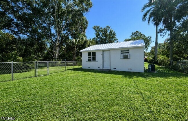 Building Photo - 569 Nuna Ave