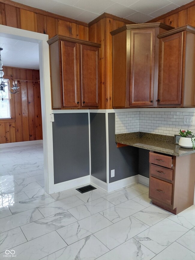 Building Photo - 335 W 4th St