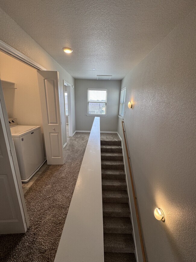 Building Photo - 7615 Stonehollow