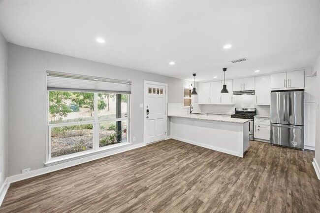 Building Photo - 6901 Bryn Mawr Dr