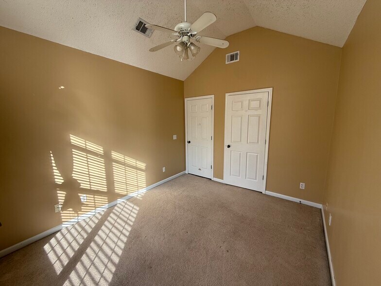 Building Photo - 100 Englewood Ct