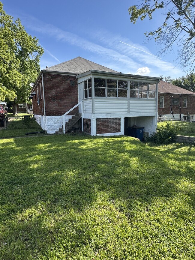Building Photo - 2142 Fairhaven Dr