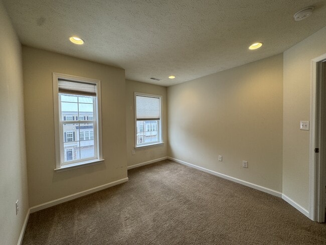 Building Photo - 3339 Sun Ct