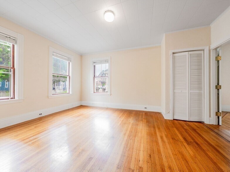 Building Photo - 8 Westerly St