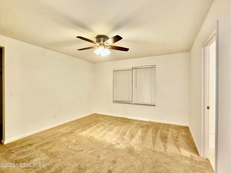 Building Photo - 8709 Lake George Cir W