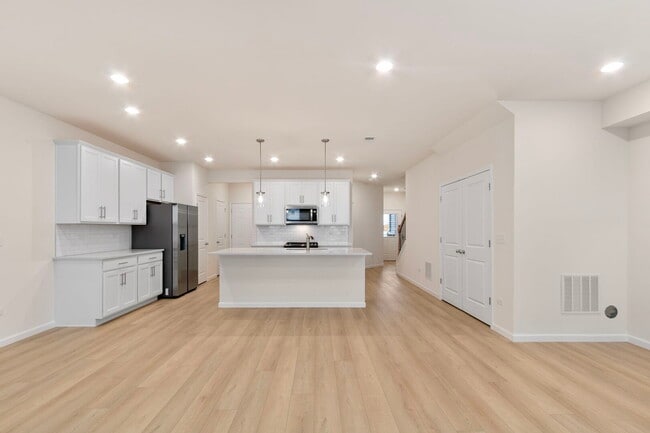 Building Photo - 660 Switchgrass Wy