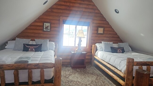 Building Photo - Cabin for Rent