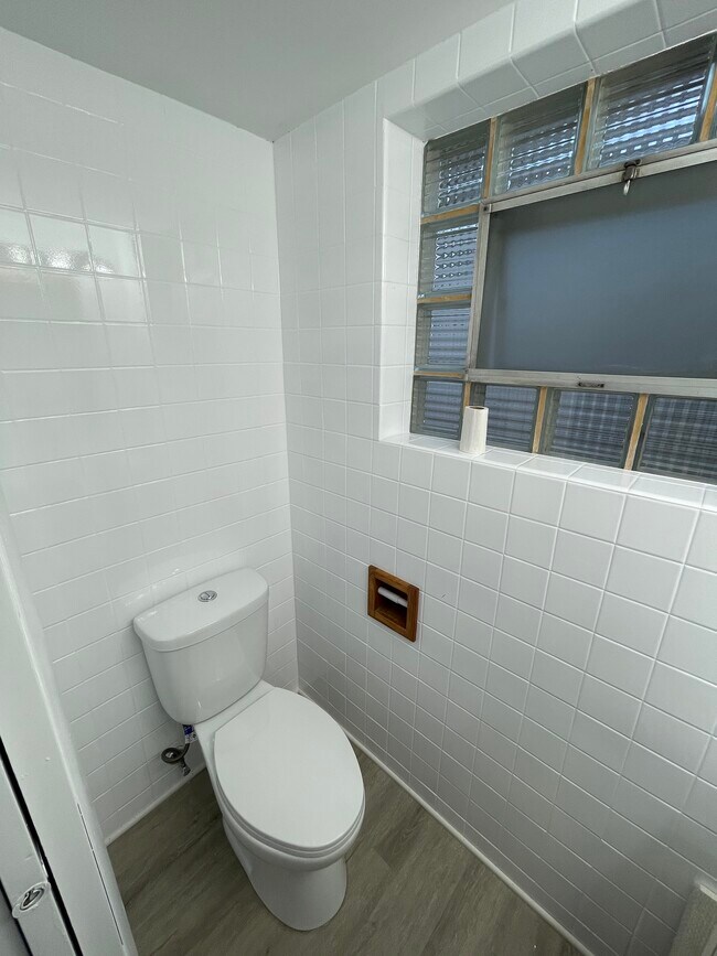 Powder Room view 2 - 1550 Oakwood Ave