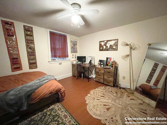 Building Photo - Five bed two bath near NEU...