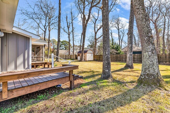 Building Photo - 2405 Bert Dr