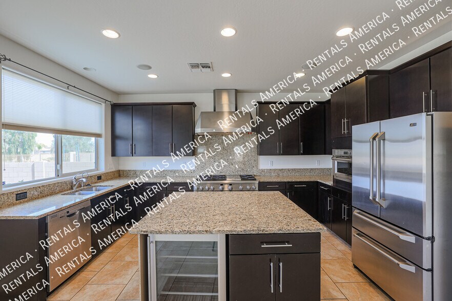 Building Photo - 654 E Sipapu Dr