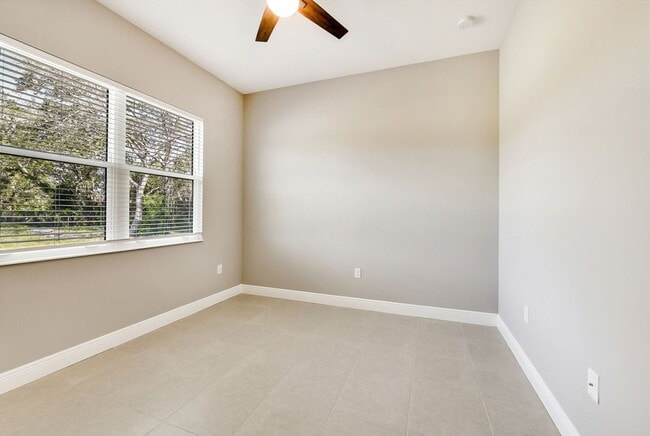 Building Photo - Newer home waiting for you!