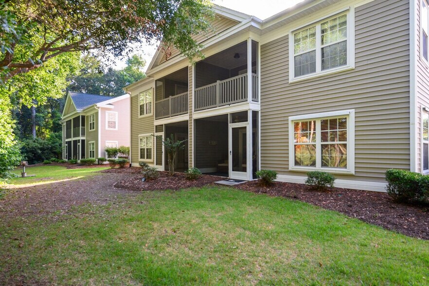 Building Photo - 725 Blue Stem Dr