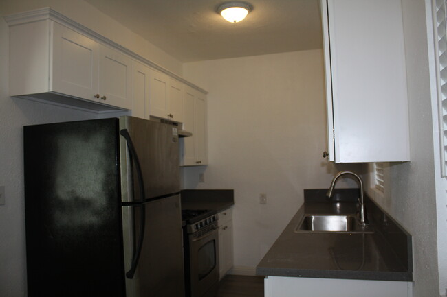 Stainless Appliances - 606 Occidental N Blvd