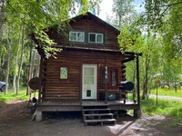 Building Photo - Cute 2 story, pet friendly cabin