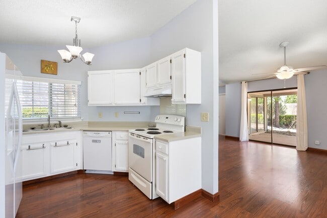 Building Photo - 9929 Village Briar