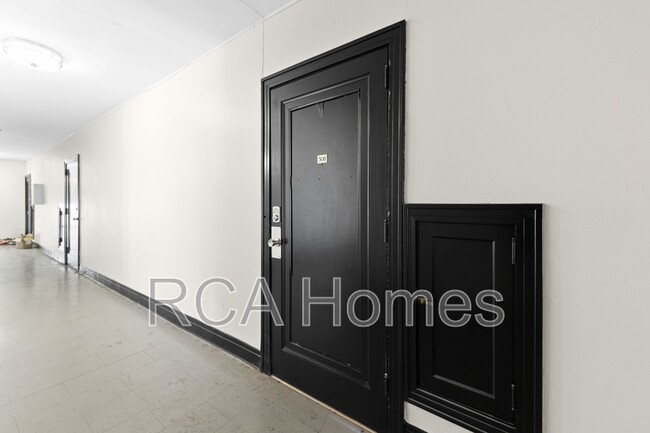 Building Photo - 37 West St Clair Street