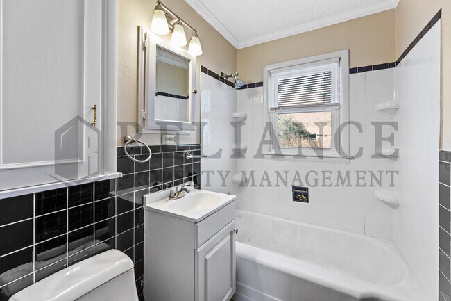 Building Photo - 420 Benway St