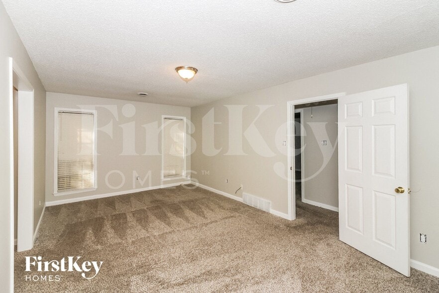 Building Photo - 7132 Shadow Oaks Dr