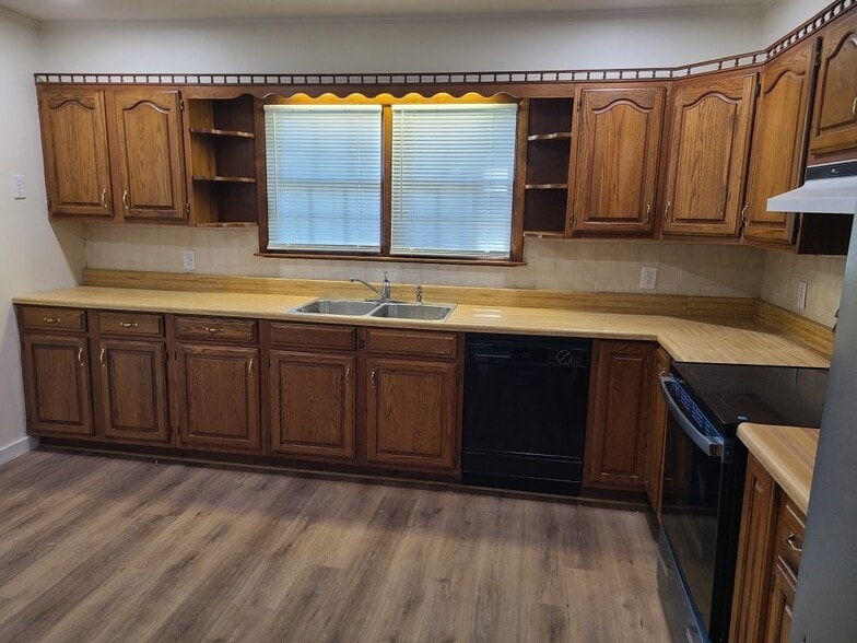 Building Photo - 717 Seed St