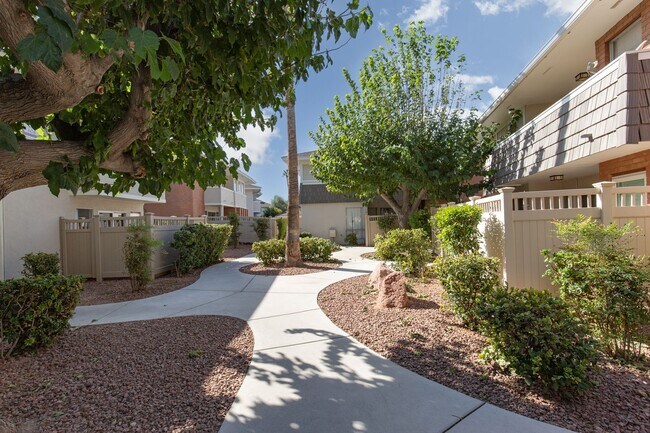 Building Photo - 1 bedroom unity in luxury guard gated community near the Strip