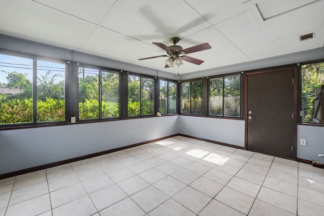 Building Photo - 18 Silverstone Cir