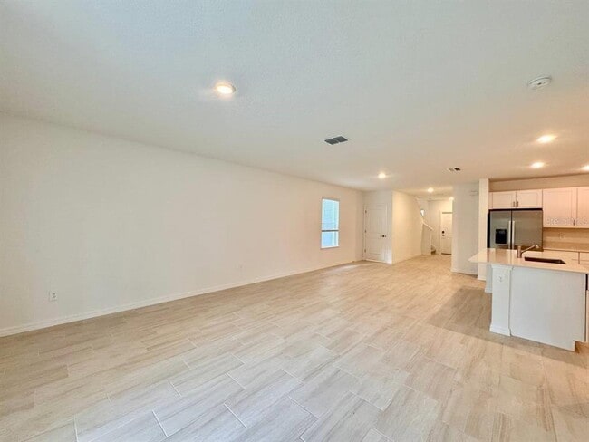 Building Photo - 17554 Pleasantview Blvd