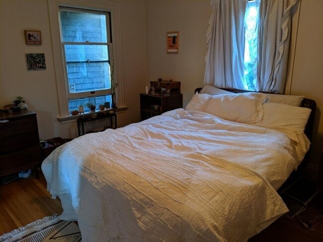 Building Photo - Big bedroom in cozy Single Family House walking distance to the Berkeley Campus. Gustavo Lopez AMSI