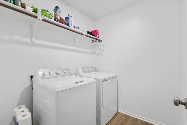 Building Photo - 149 River Rise Rd